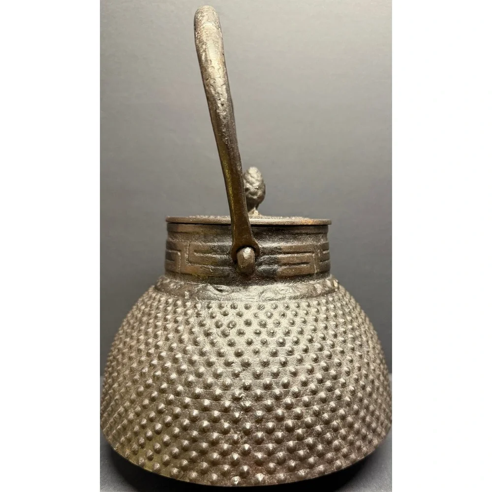 1935 Japanese Cast Iron Tetsubin‎ Teapot Hobnail Arare Pattern Pinecone Finial